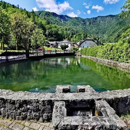 Hostel Bajta Kroparica *