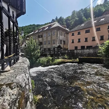 Hostel Bajta Kroparica *