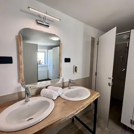 Bajta Kroparica Hostel