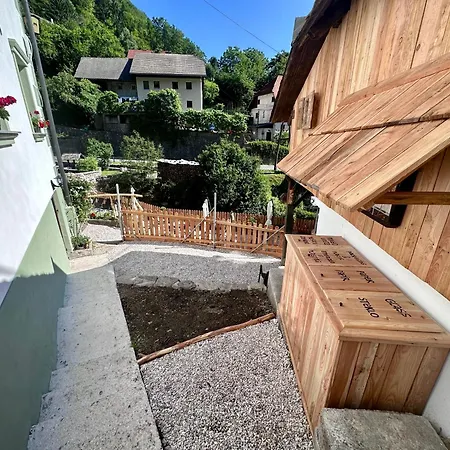 Bajta Kroparica Hostel