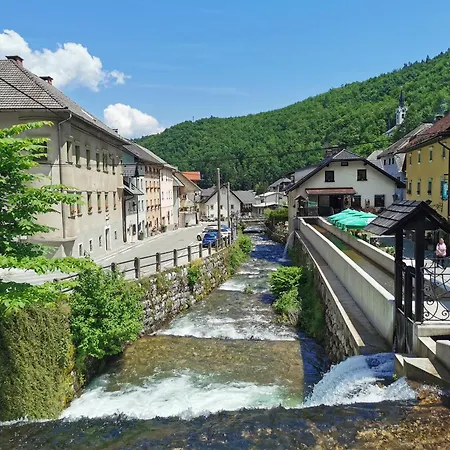 Bajta Kroparica Hostel Kropa