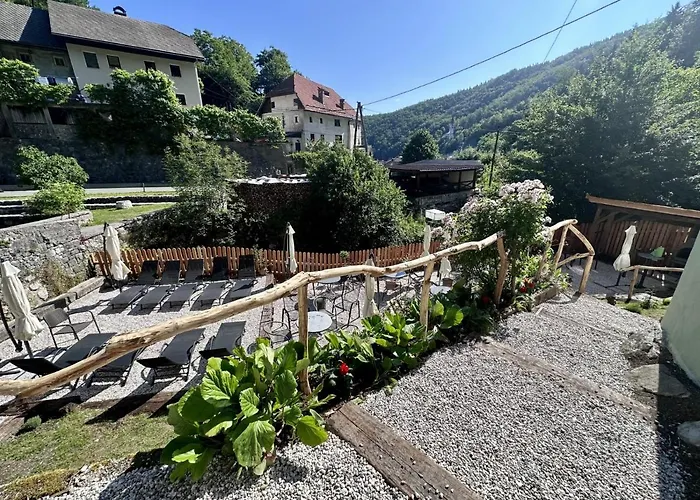 Bajta Kroparica Vandrarhem Kropa