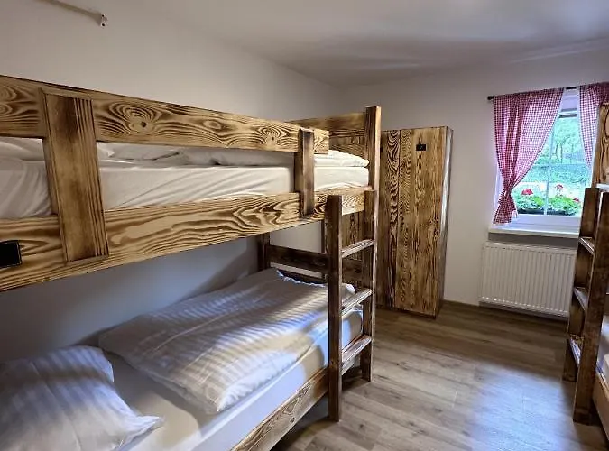 Vandrarhem Bajta Kroparica