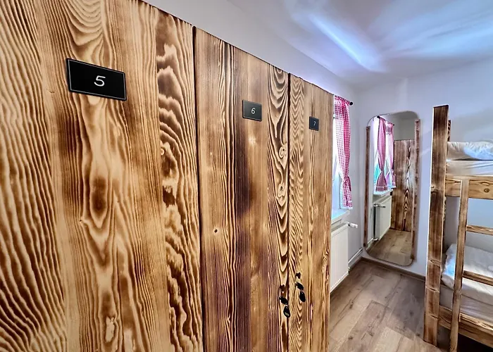 Bajta Kroparica Albergue *