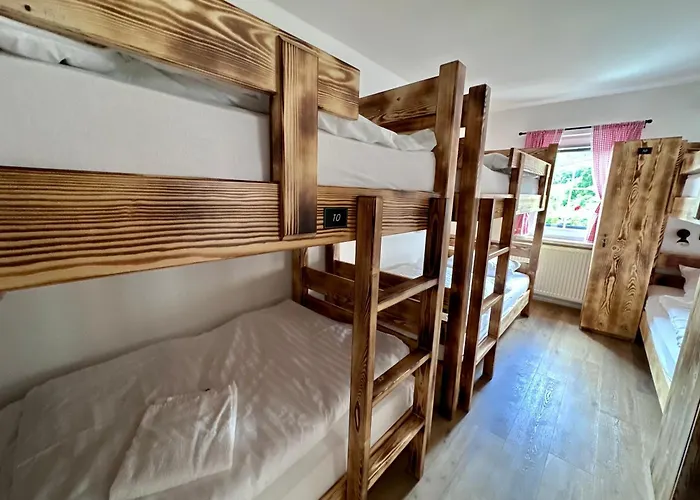 Bajta Kroparica Albergue